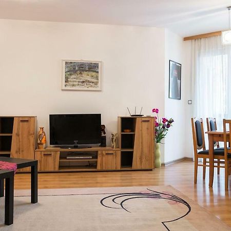 Glorious - 2-Bedroom Apartment Near Youth Hill By Flat Mаnager Plovdiv Extérieur photo
