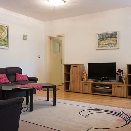 Glorious - 2-Bedroom Apartment Near Youth Hill By Flat Mаnager Plovdiv Extérieur photo